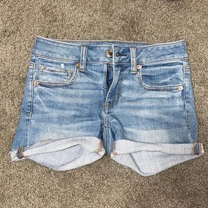 American Eagle, size 2, Jean short